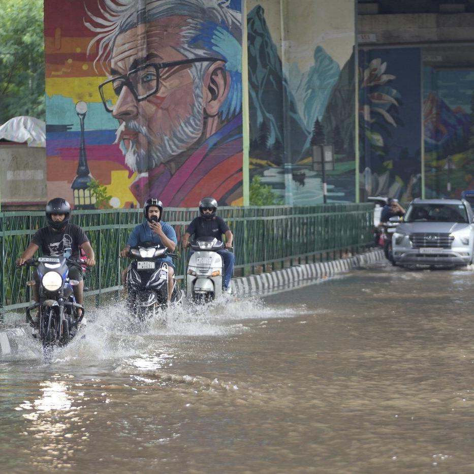 India warns Pakistan of flood threat in first known official contact for months